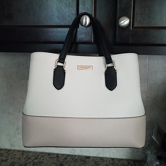 kate spade Handbags - SALE!🔥Kate Spade Laurel Way Evangeline Saffiano🔥